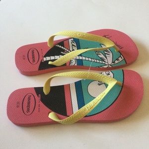 HAVAIANAS WOMENS FLIP FLOPS PINK MULTI TROPICAL PRINT SIZE 11-12 (41-42) NWOT